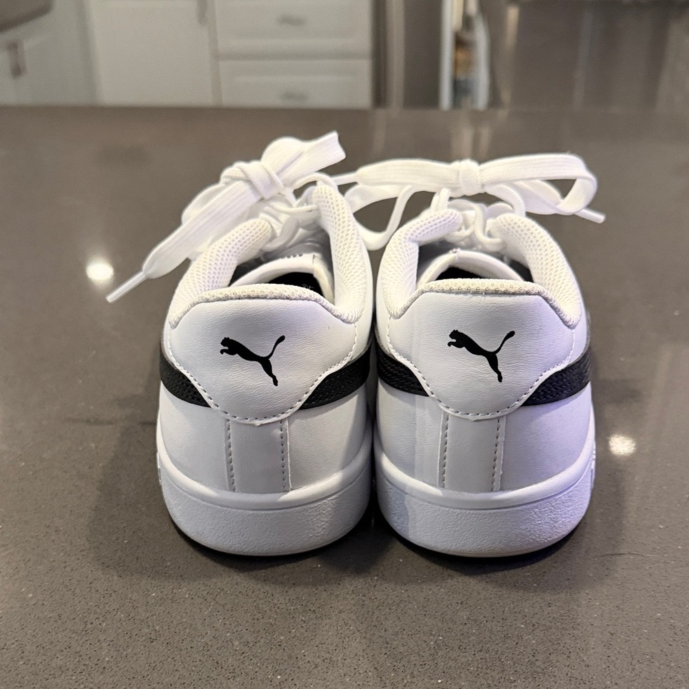 Puma Classic White and Black Sneakers - size 8 - Picture 4 of 8